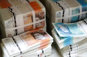 Pound Terjepit Minyak dan Suku Bunga!