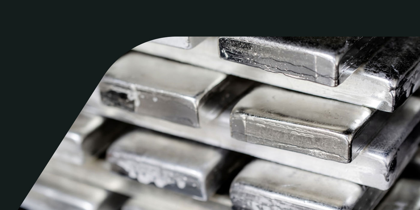 Silver Rises on De-escalation Hopes and Lower Inflation Prospects