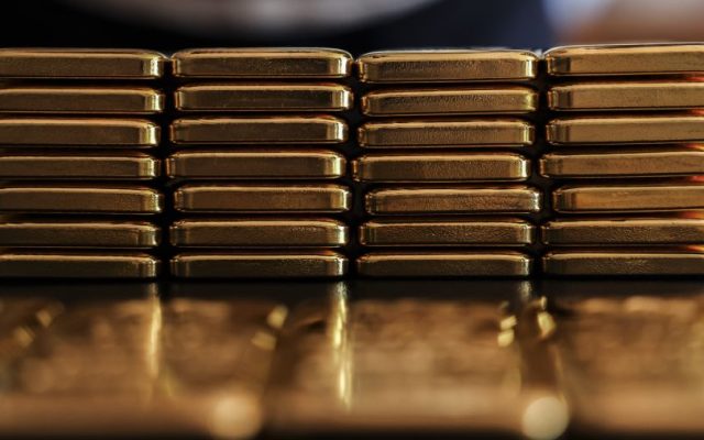 Emas Bergerak Datar, Yield AS dan Harga Minyak Jadi Tekanan
