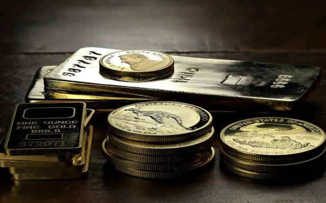 Emas Tertekan, Hasil AS dan Harga Minyak Jadi Beban