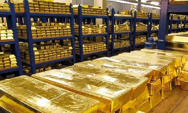 Emas Terus Tertekan, Ancaman Kenaikan Fed Menguat