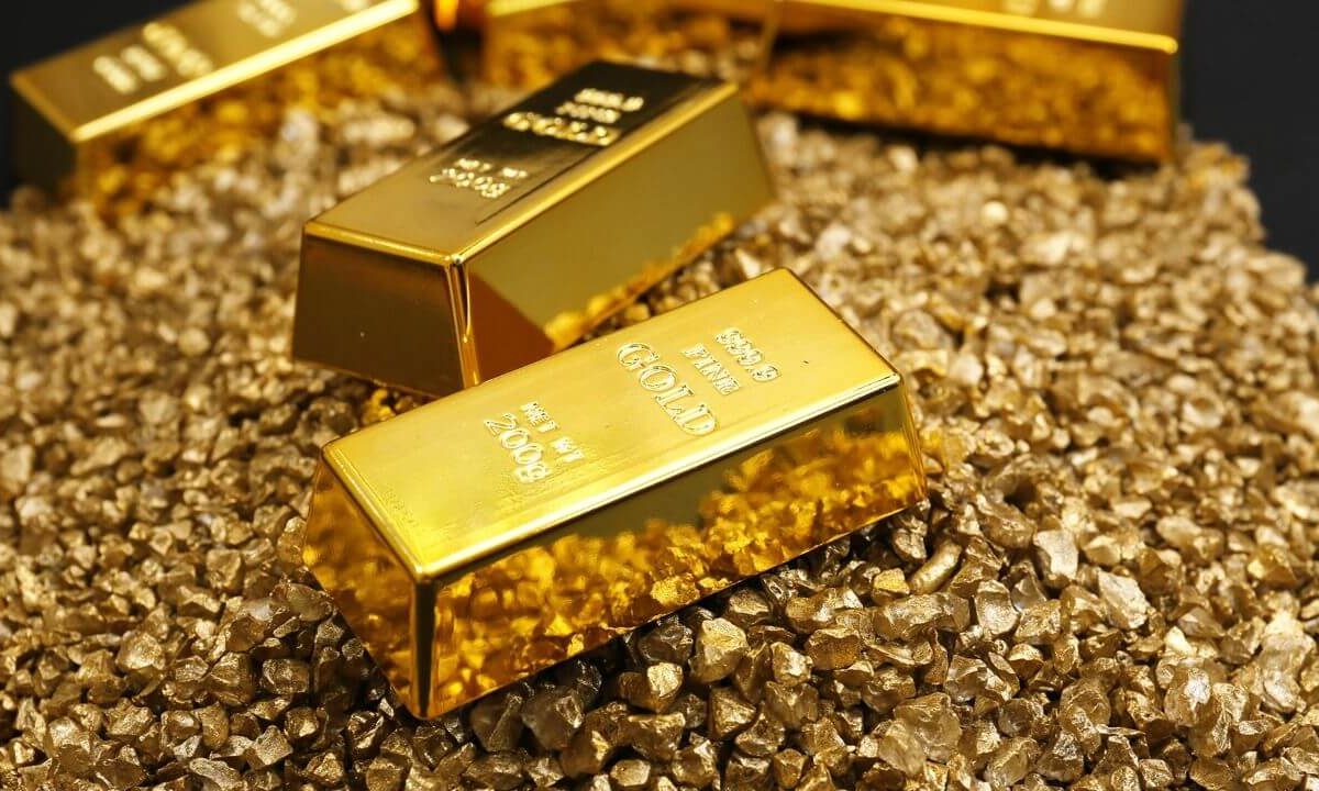 Emas Turun 4 Hari Beruntun, Harga Minyak Jadi Ancaman Baru