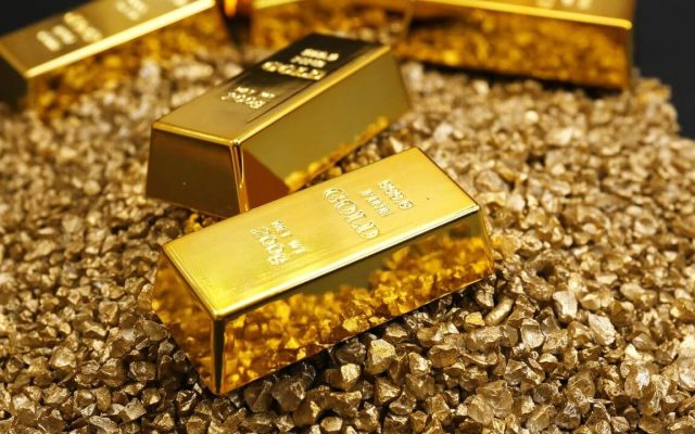Emas Turun 4 Hari Beruntun, Harga Minyak Jadi Ancaman Baru