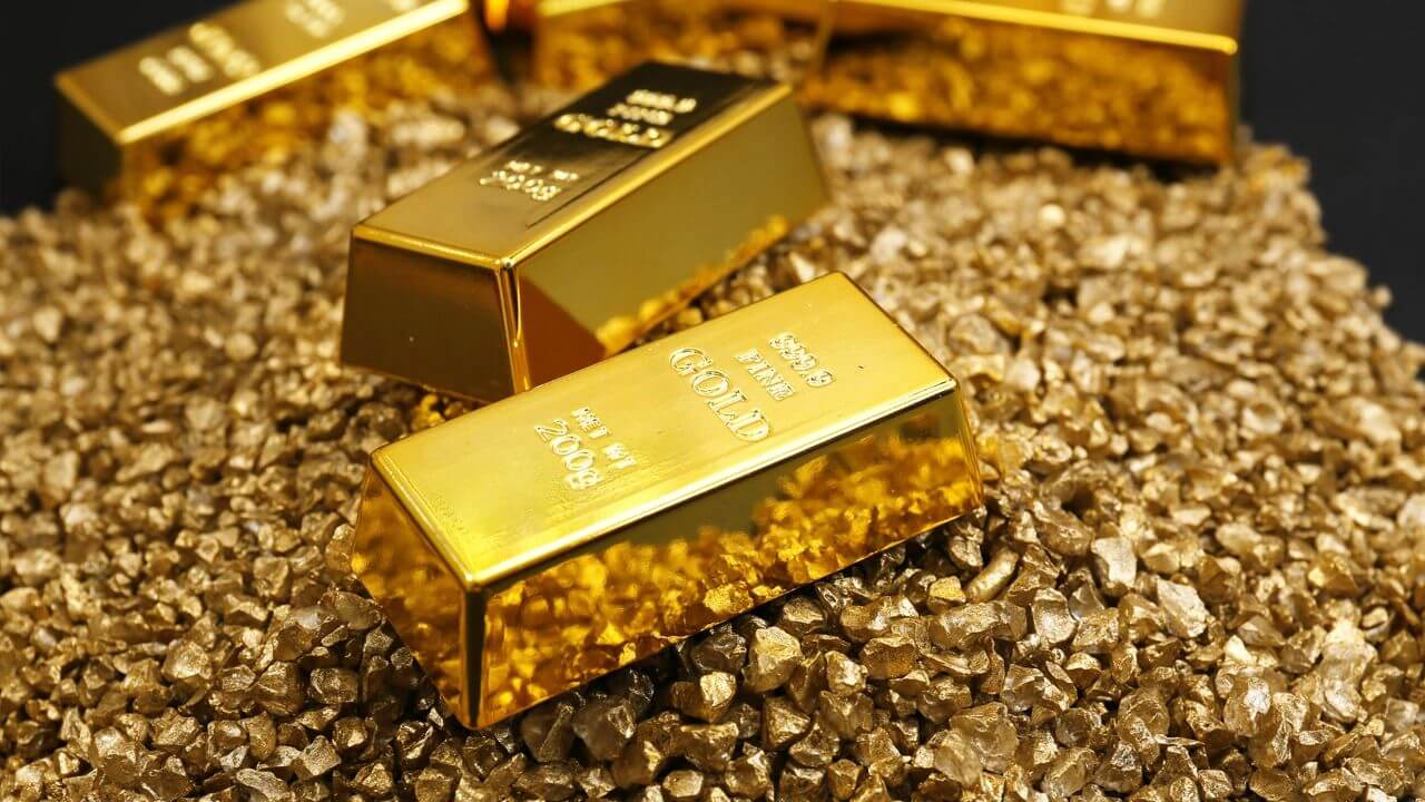 Emas Turun 4 Hari Beruntun, Harga Minyak Jadi Ancaman Baru