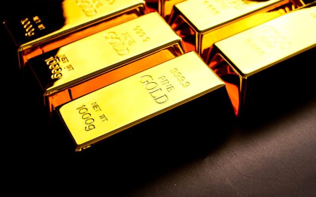 Harga Emas Terjun Bebas, Kekhawatiran Inflasi AS Mengguncang Pasar
