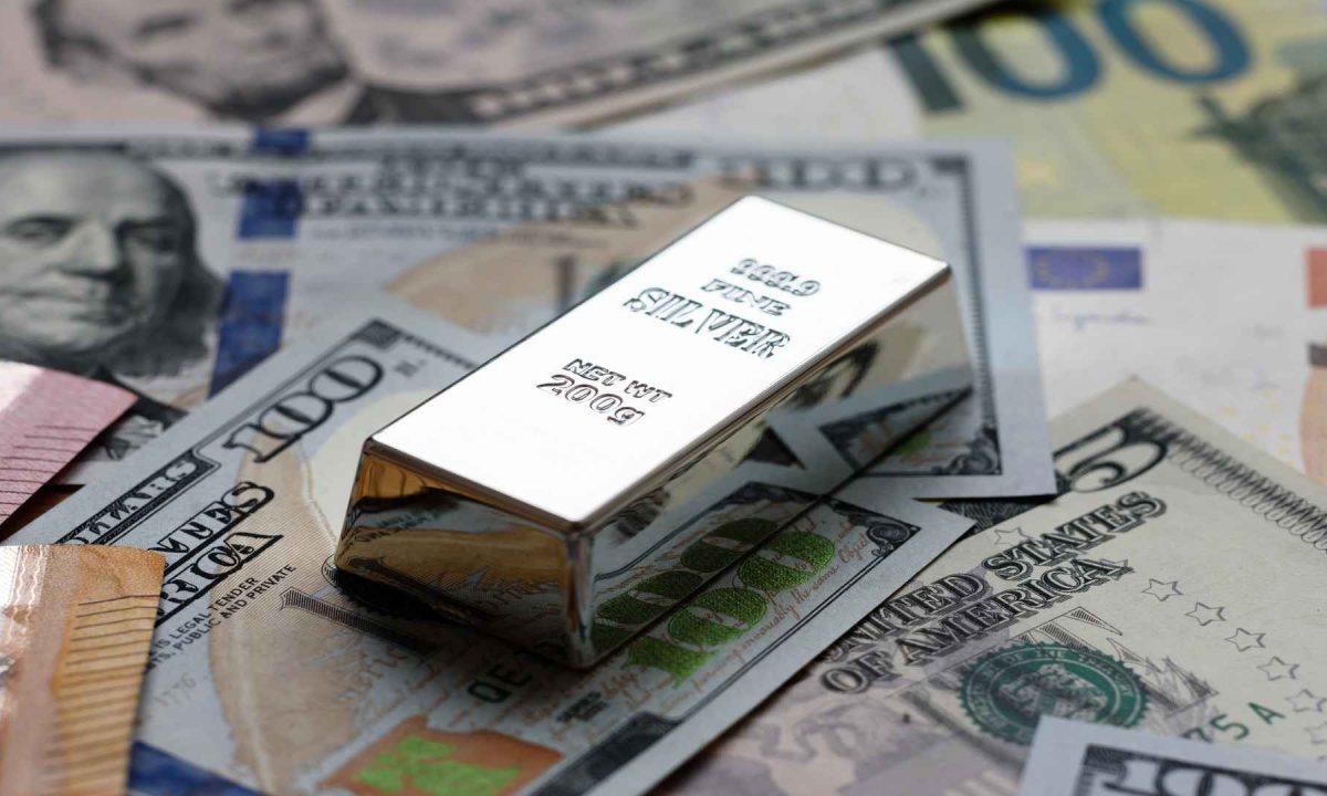 Perak Rebound, Dolar dan FOMC Jadi Penentu Arah