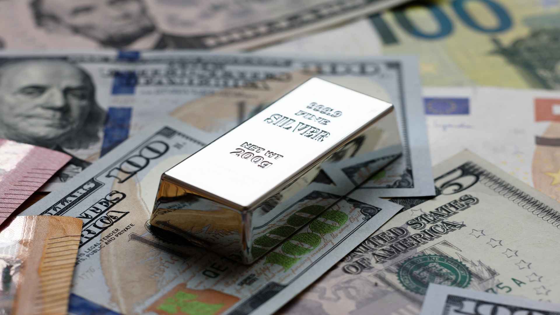 Perak Rebound, Dolar dan FOMC Jadi Penentu Arah