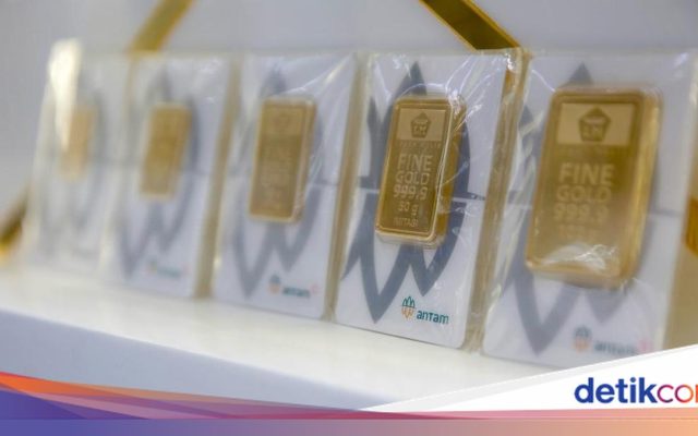 Belum Memantul Juga, Harga Emas Antam Turun Lagi!