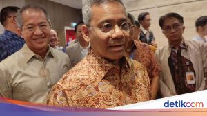 Suahasil Kenang Frans Seda, Hadapi Inflasi RI yang Tembus 650%