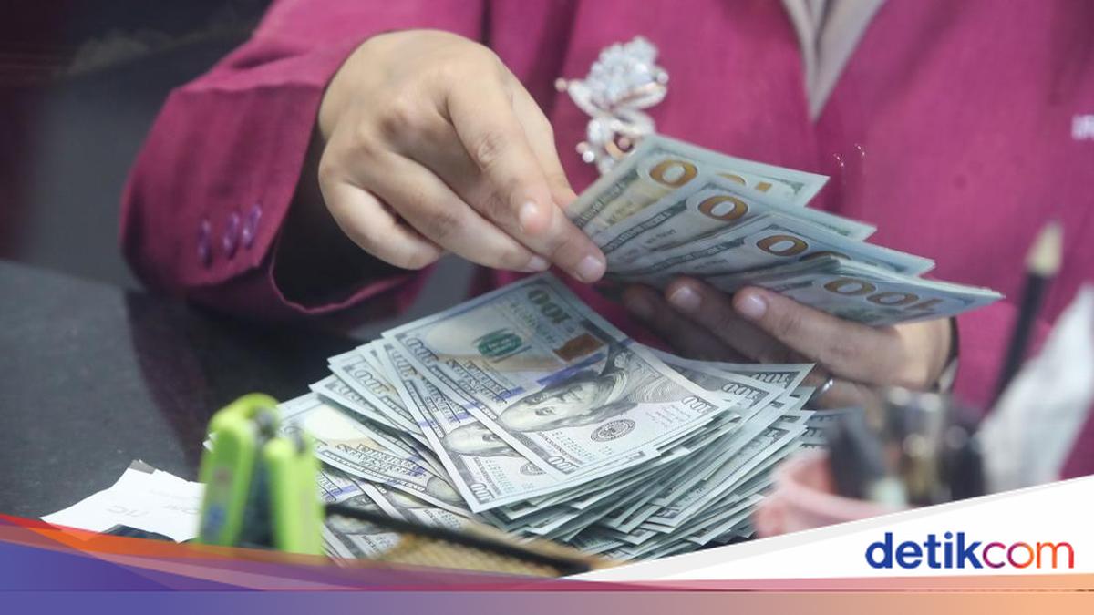 Dolar AS Tekan Rupiah ke Level Rp 18.039